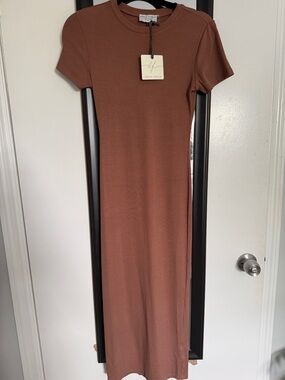 Dress Forum Ribbed Short-Sleeve Maxi Dress in Brown